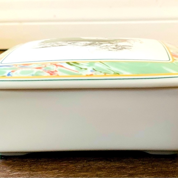 The Trinkets box - Picture 2 of 11